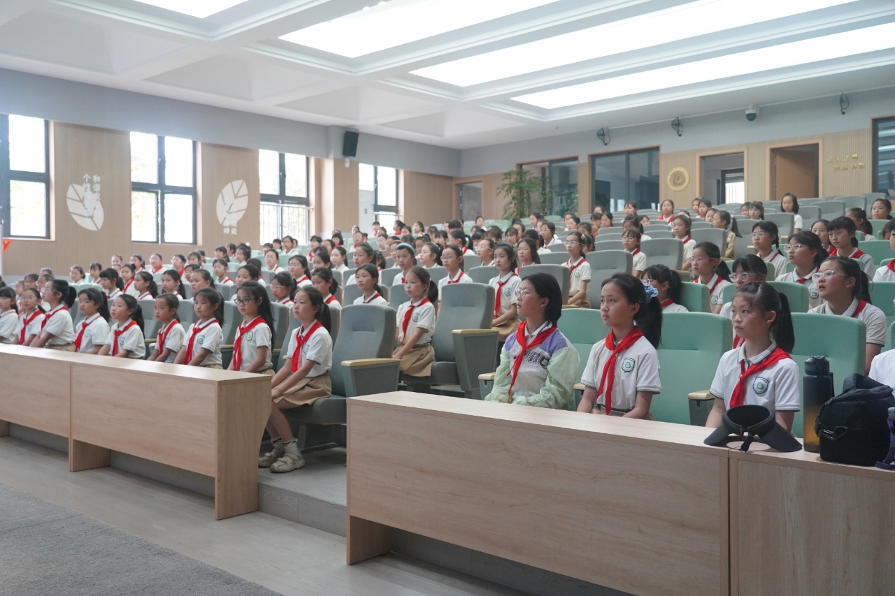 此次讲座是彭州市中医医院“杏林春芽培育行动”的重要实践。医院透露，后续将联合学校建立青春期健康讲座长效机制，创新采用情景剧展演、心理工作坊等多元形式，同时深化家校协同合作，全方位构建青少年健康成长支持网络，持续为青少年身心健康发展筑牢防护屏障。（来源:彭州市中医医院）