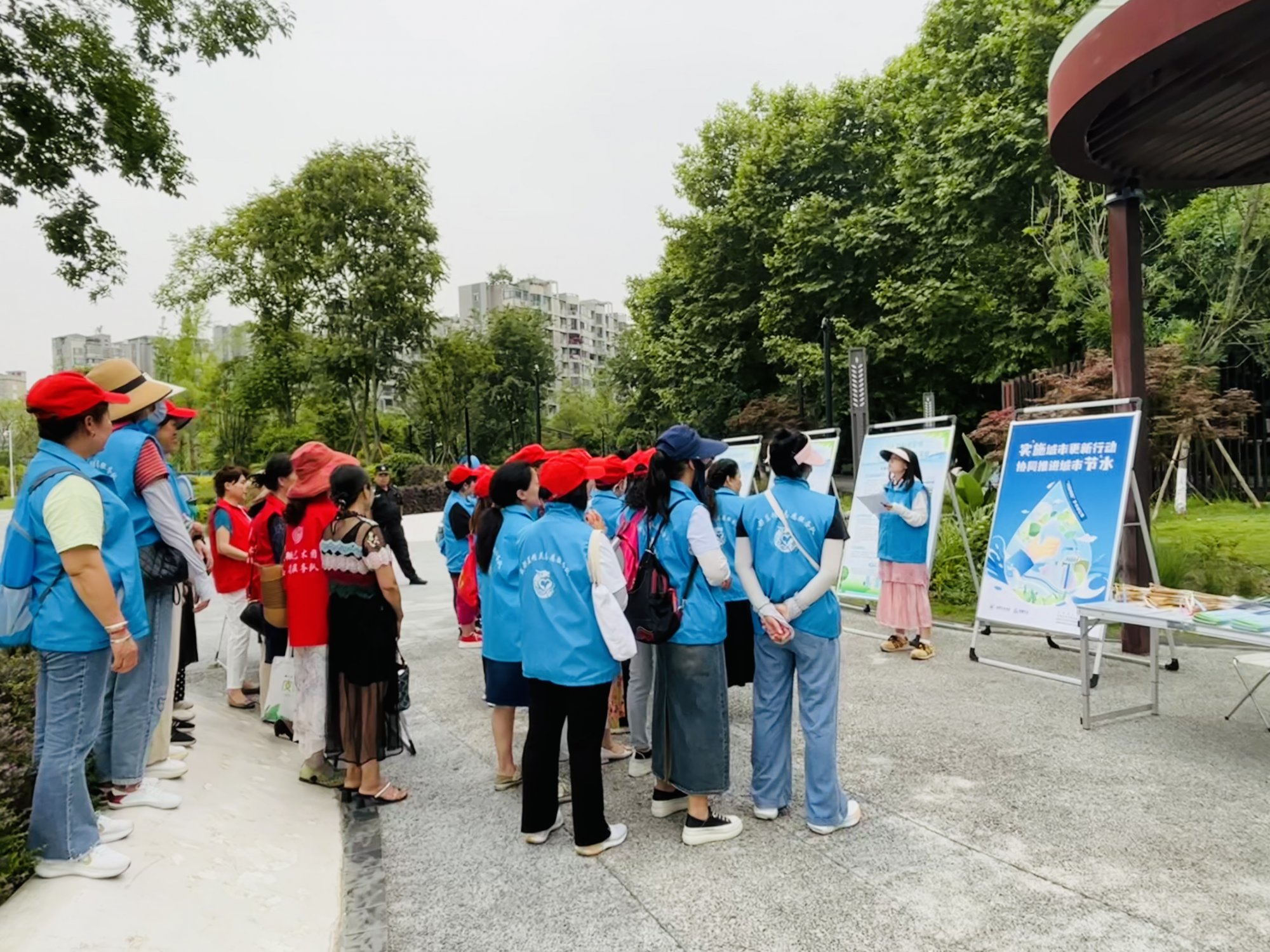 ▲活动现场（图源：青羊区河长办）