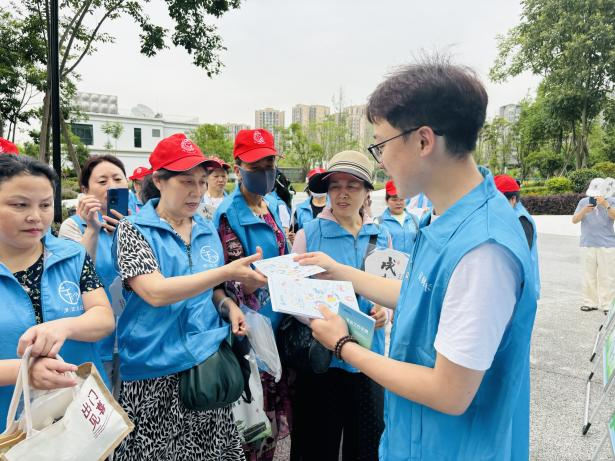 ▲传播节水正能量（图源：青羊区河长办）1