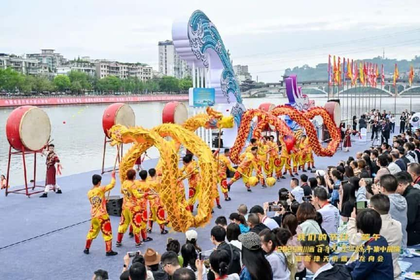 ▲非遗舞龙节目 龙腾盛世·欢庆端午 （图源：成都新津）