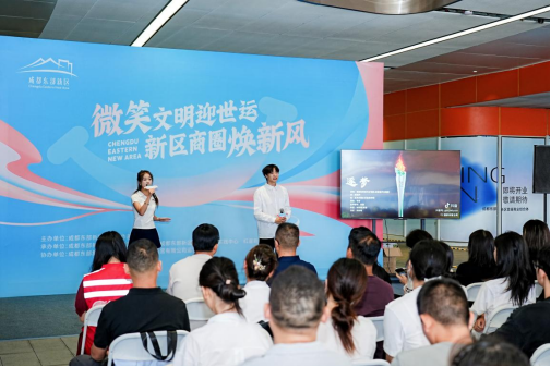 新区世运商圈焕新进行时：微笑与文明的双向奔赴353