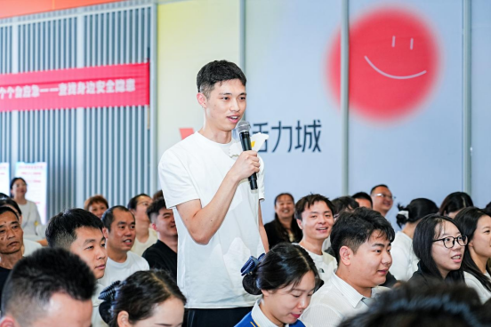 新区世运商圈焕新进行时：微笑与文明的双向奔赴793