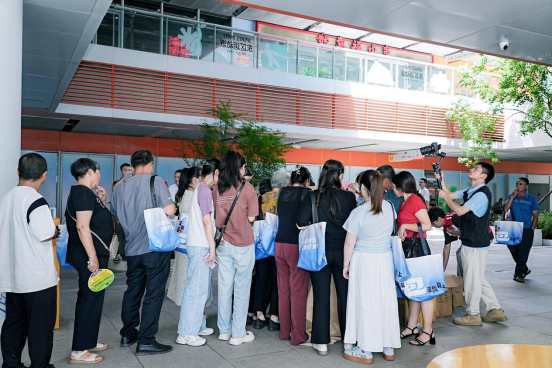 新区世运商圈焕新进行时：微笑与文明的双向奔赴795