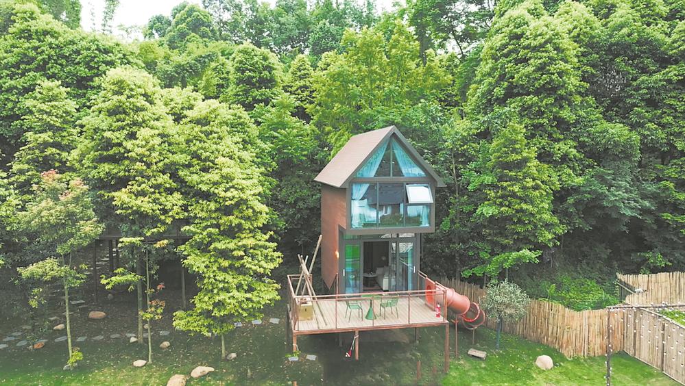 西岭宿集的林间小屋典丰投资。