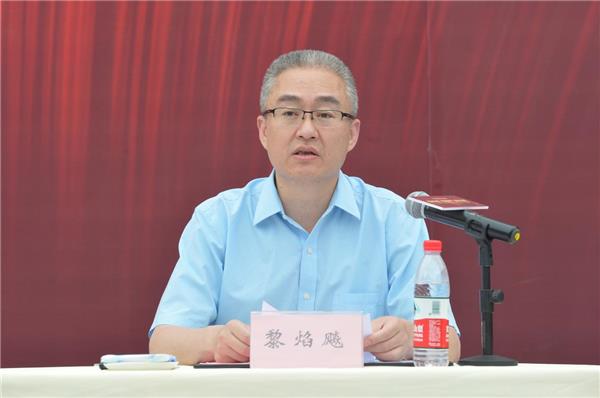 活动的最后,成都市城市管理委员会副主任何汝云指出不仅要在练的形式