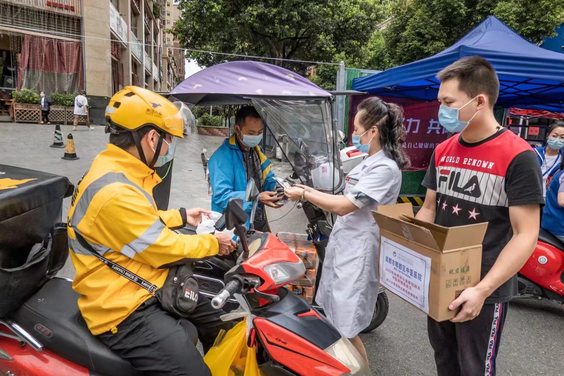 疫情中的外卖小哥素材图片