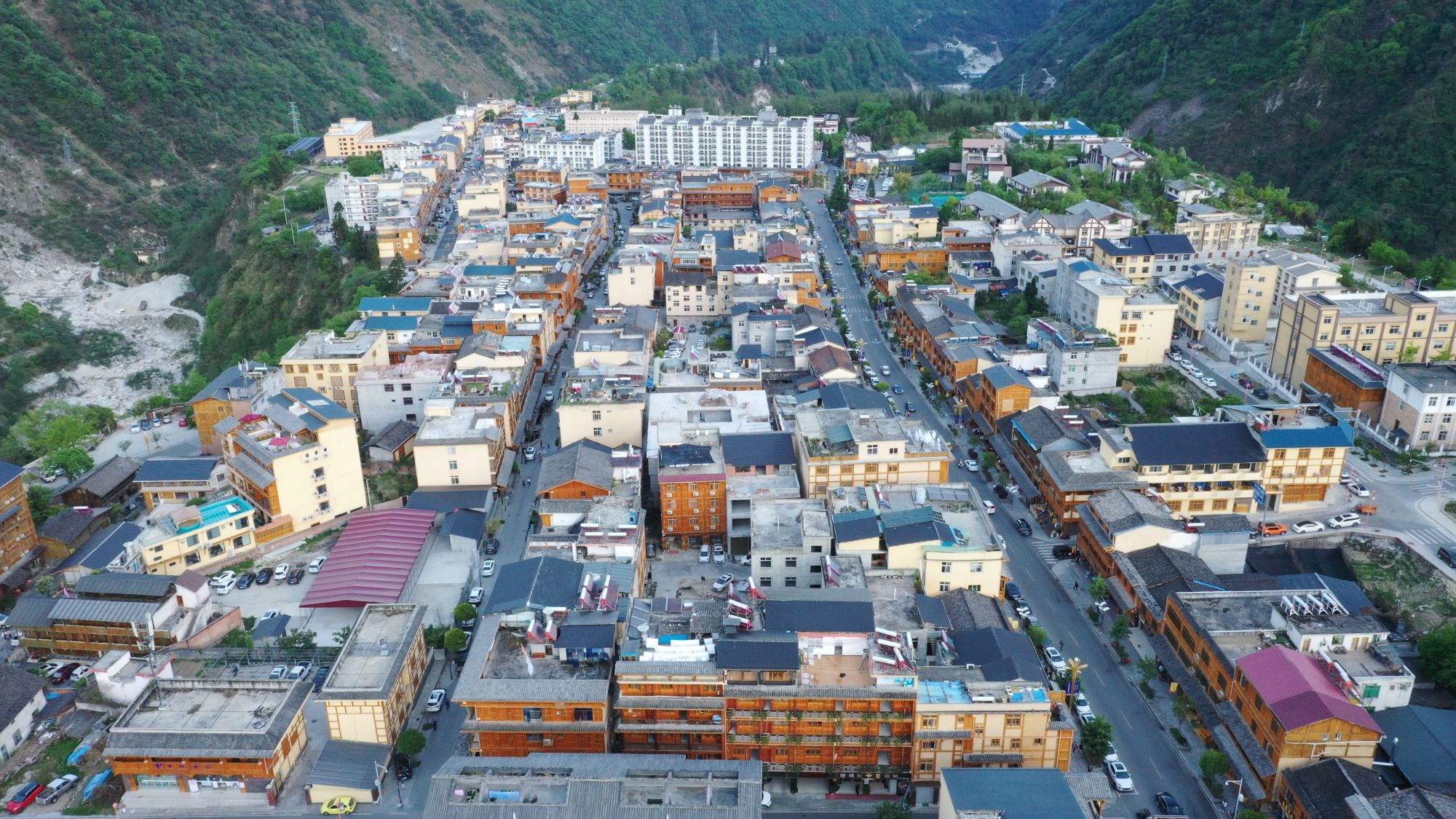 四川泸定县磨西镇图片