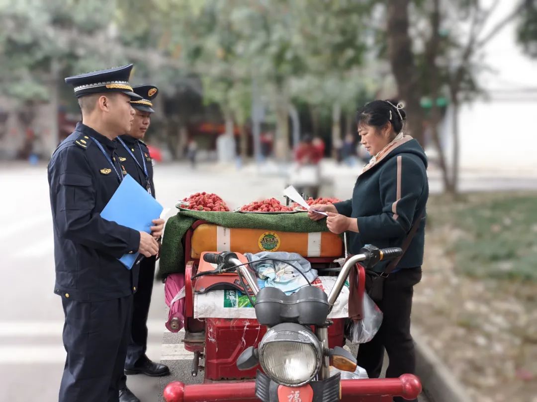 何为"三单式"执法据相关负责人介绍,"三单式"人性化执法是适应城市