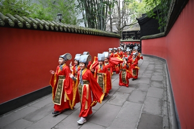 昨(25)日下午,國學小喜神選拔活動在成都武侯祠博物館廣益堂進行